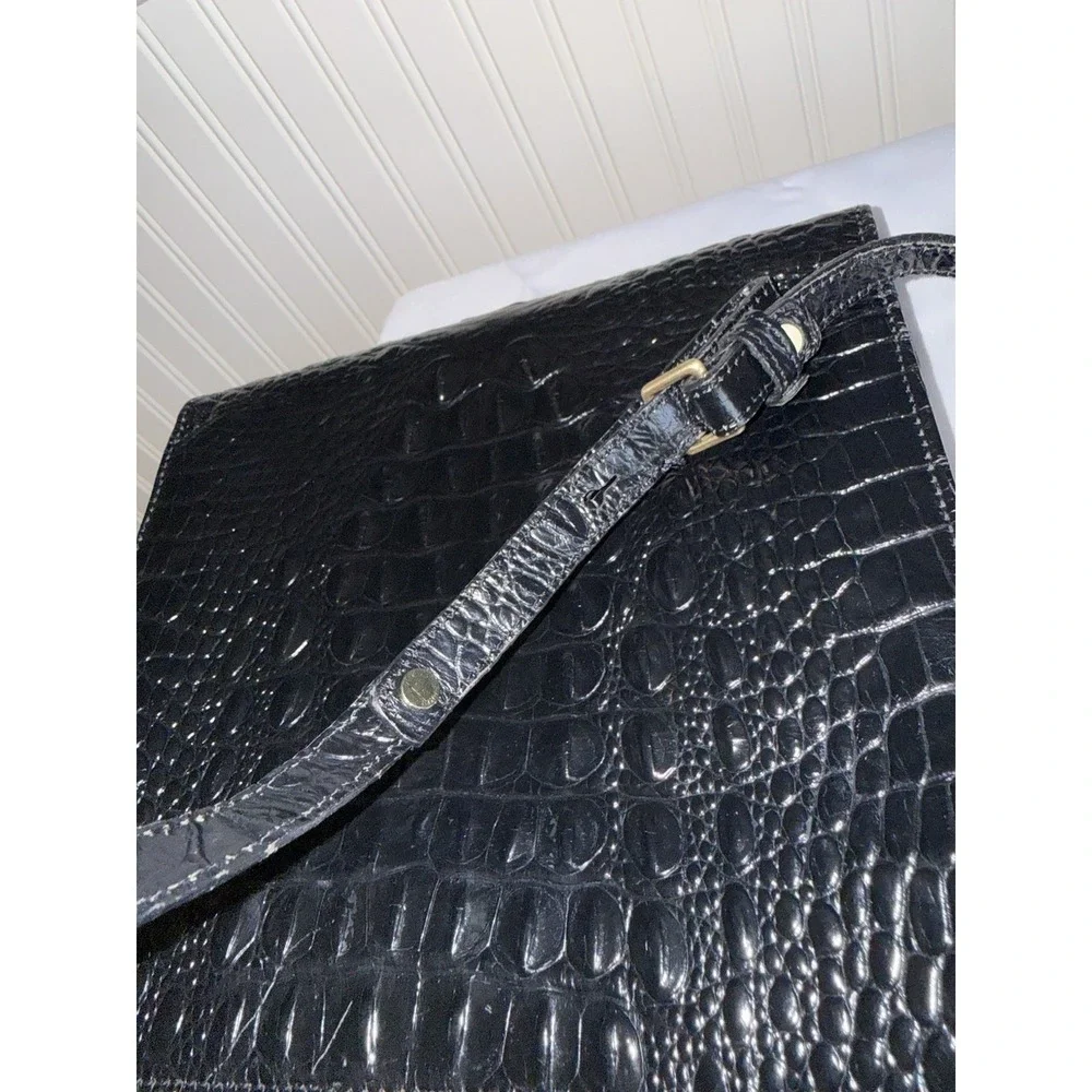Brahmin strap shows